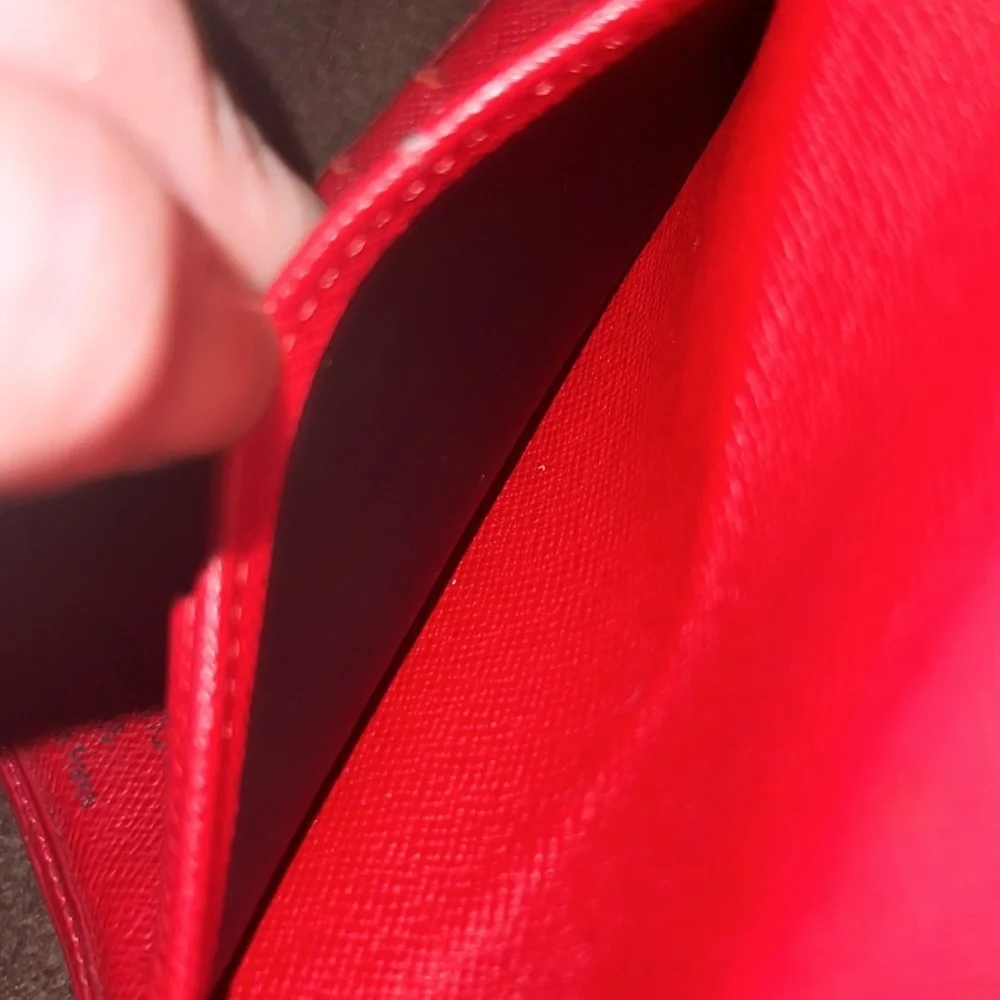 💯 Authentic Red LV Epi Wallet - Picture 7 of 10